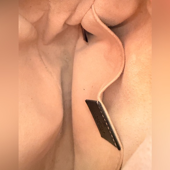 Gucci GG Marmont Mini Crossbody Bag in Black Chevron Leather & Gold Hardware - Picture 8 of 9